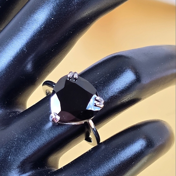 925 Sterling Silver Ring Sz 7.5 with Natural Heart Shape Black Spinel. - Picture 9 of 12